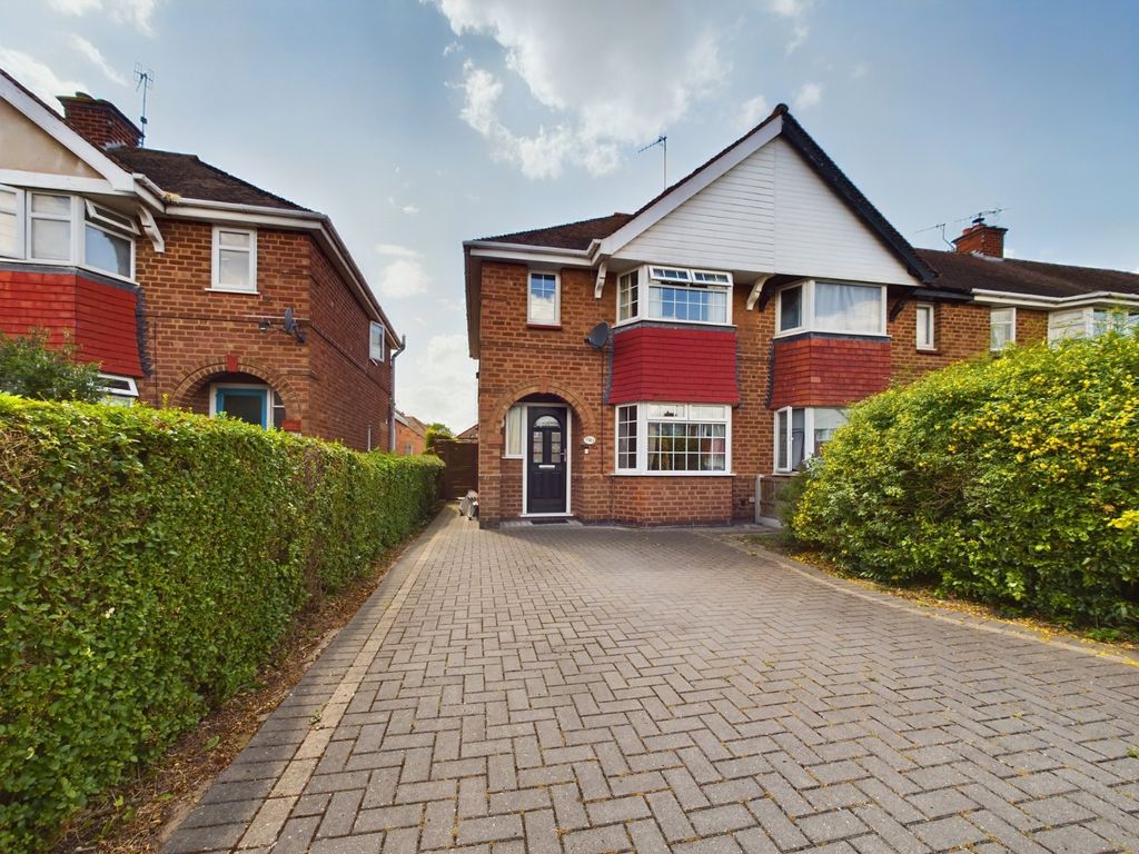 3 bed end terrace house for sale in Henwick Avenue, Worcester