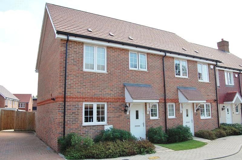 3 bed end terrace house to rent in Brudenell Close, Amersham