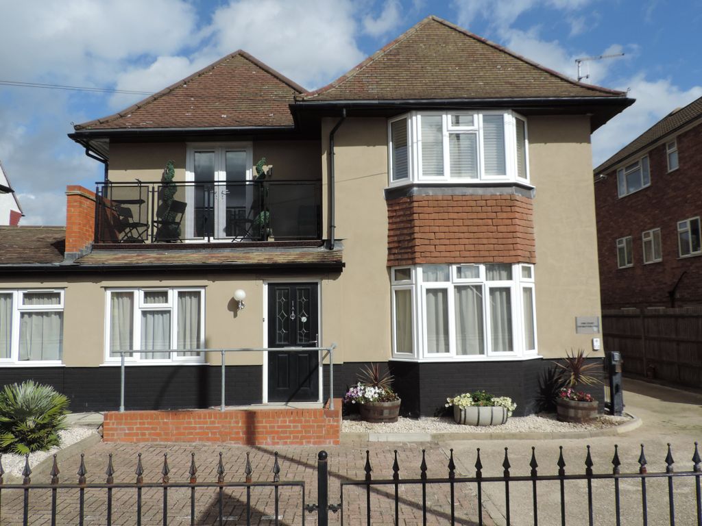 2 bed for sale in Vine Court, Mutton Lane, Potters Bar EN6, £315,000 Zoopla