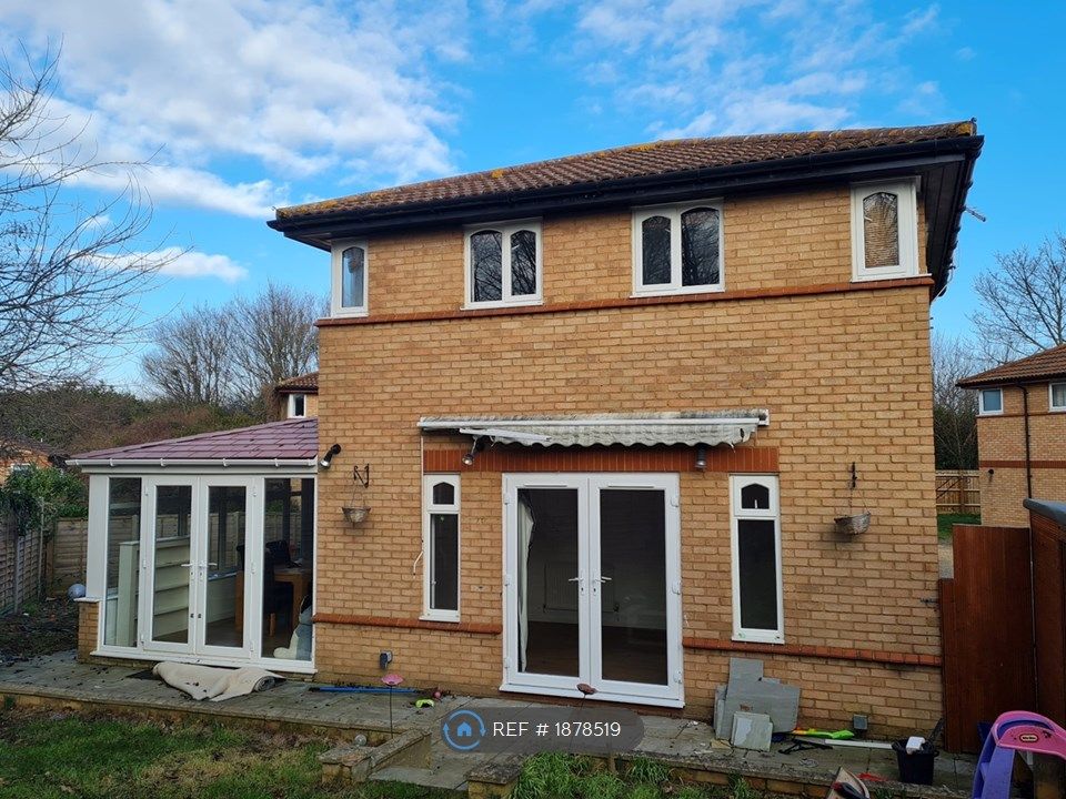 3 bed detached house to rent in Silicon Court, Shenley Lodge, Milton
