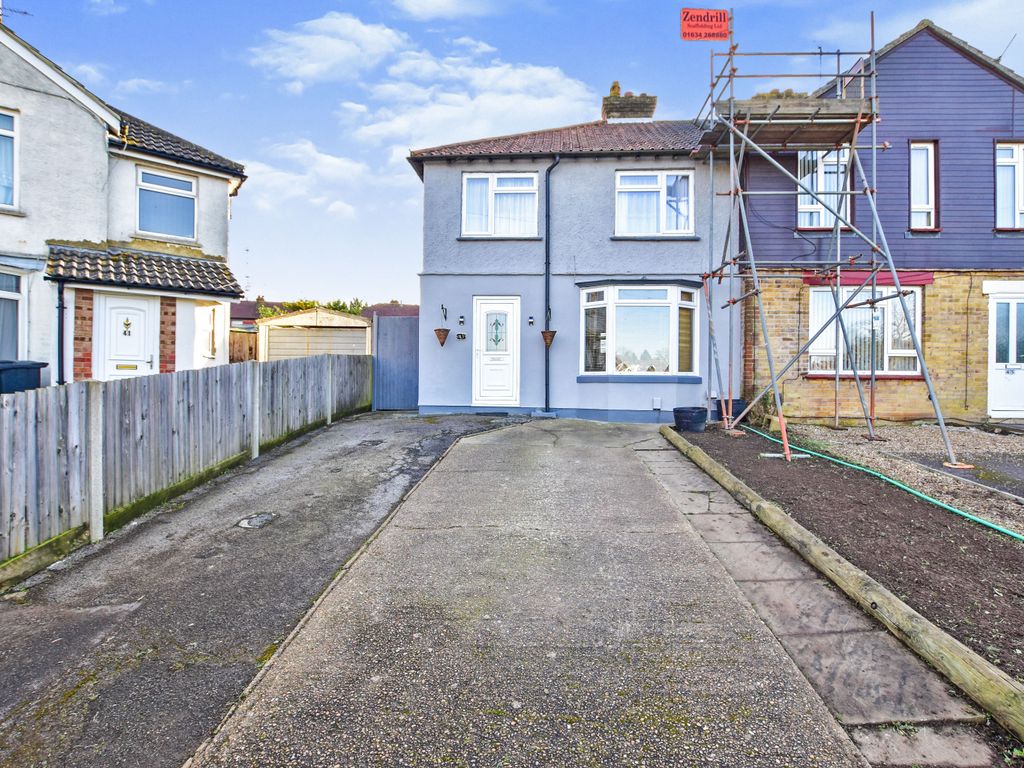 3 bed end terrace house for sale in Woodside Road, Maidstone, Kent ME15