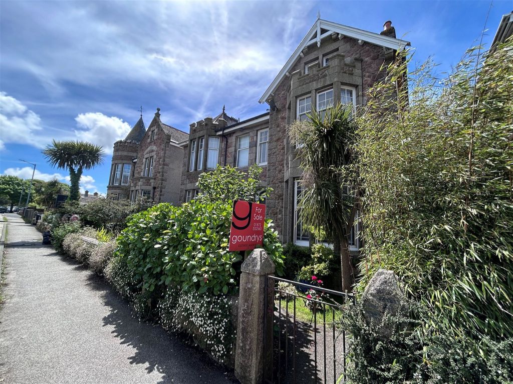 5 bed semidetached house for sale in Clinton Road, Redruth TR15, £