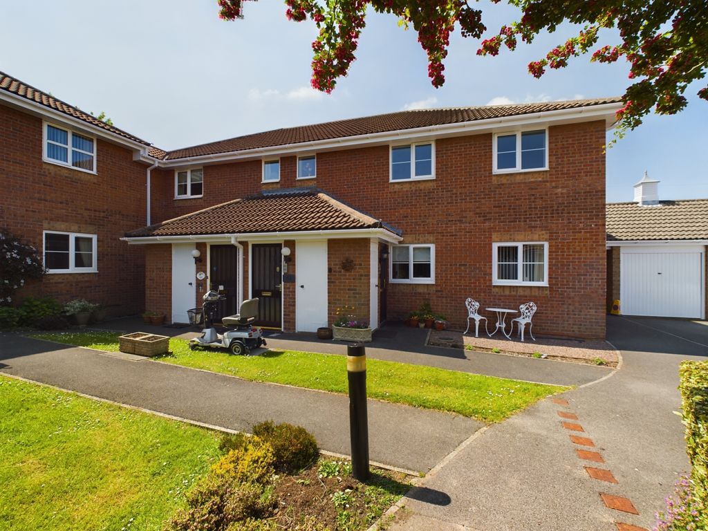2 bed flat for sale in Batten Court, Chipping Sodbury, Bristol BS37, £