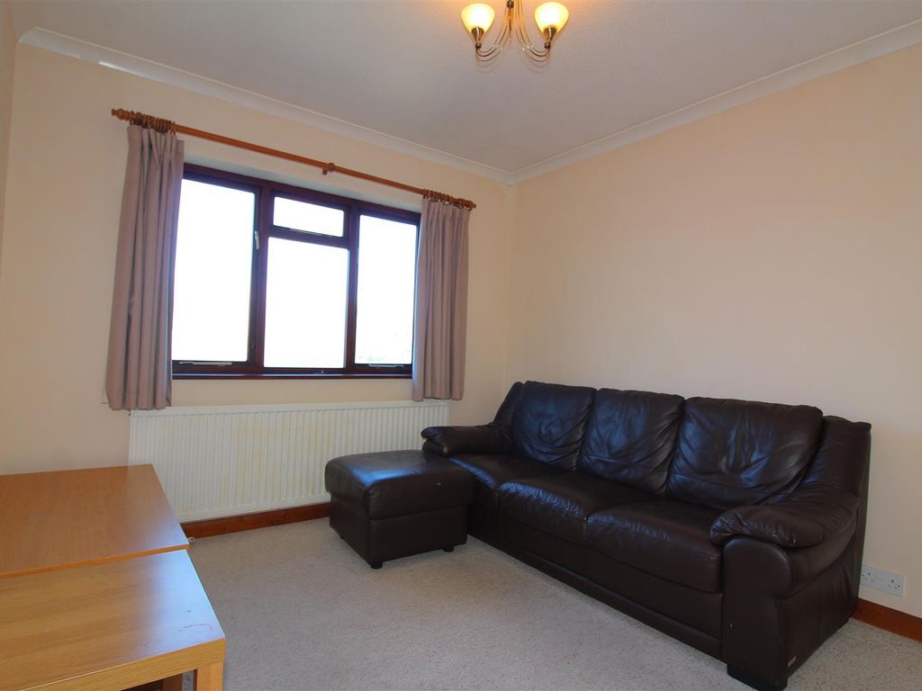 1 bed flat to rent in Penyston Road, Maidenhead SL6, £1,100 pcm Zoopla