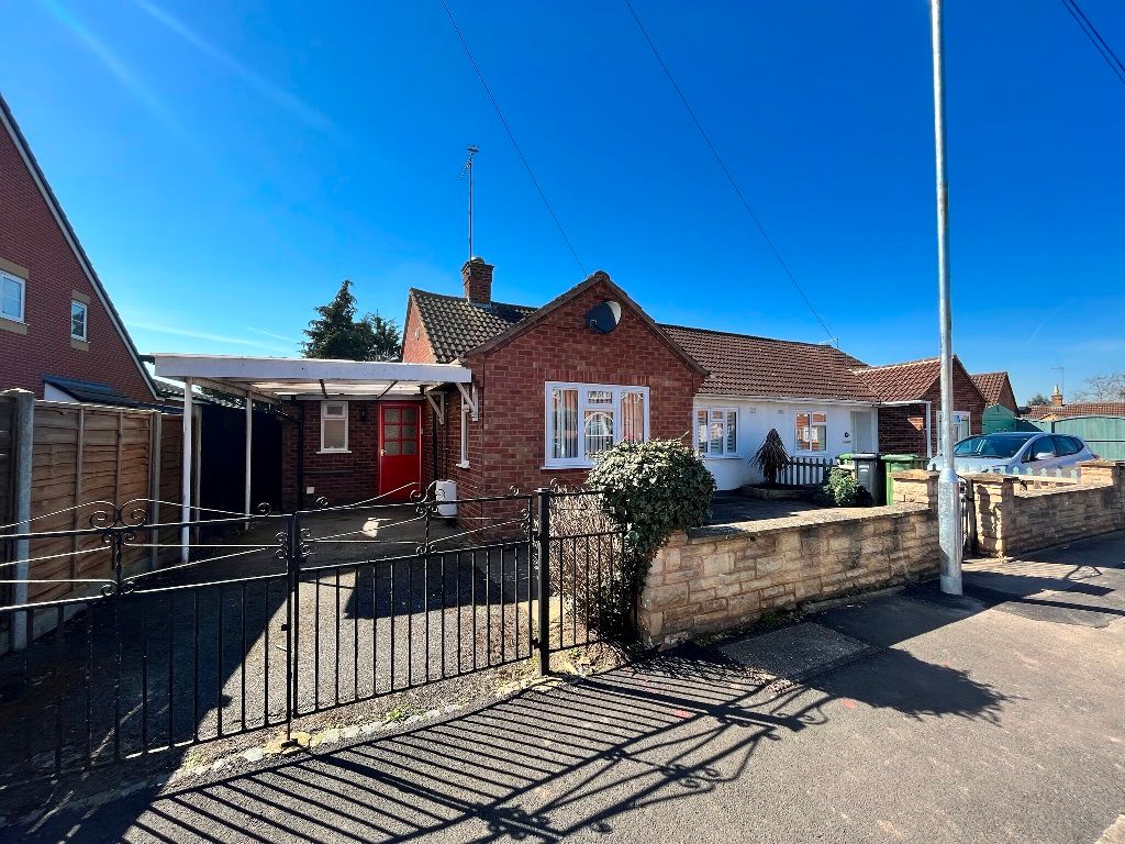 3 bed semidetached bungalow to rent in Briar Close, Evesham WR11, £995