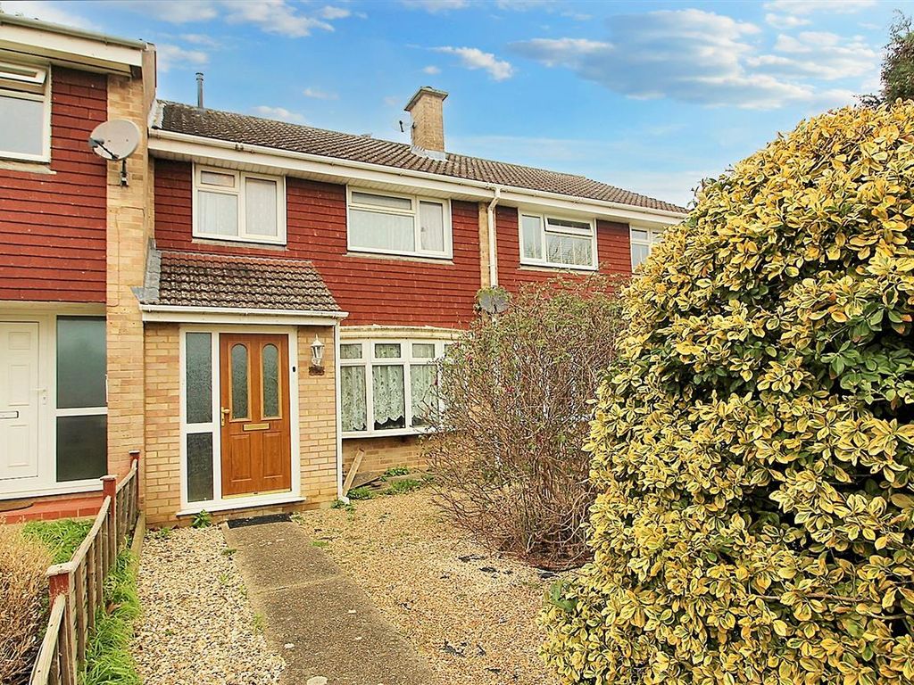 3 bed terraced house for sale in Church Lane, Bedford MK41, £280,000