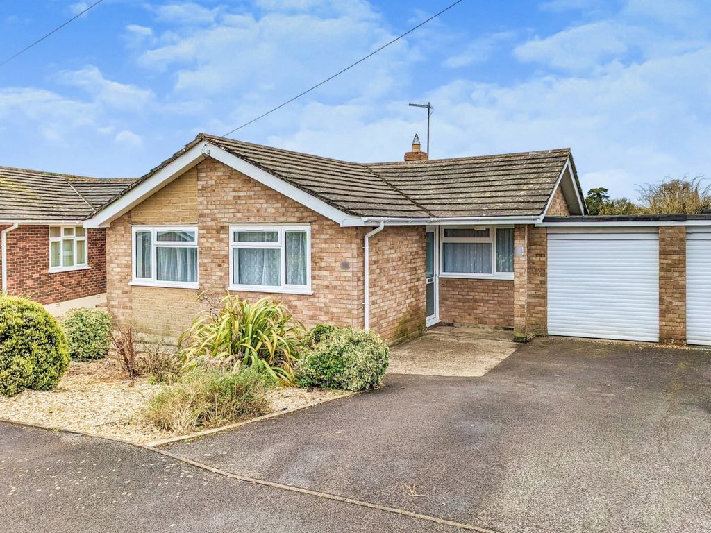 3 bed bungalow for sale in Boyte Road, Pimperne, Blandford Forum, Dorset DT11 Zoopla
