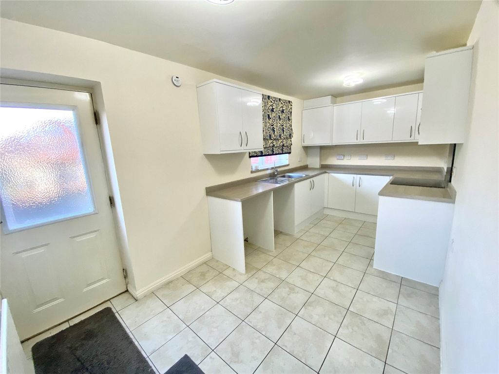 4 bed semidetached house for sale in Kingsdale Close, Bury, Greater