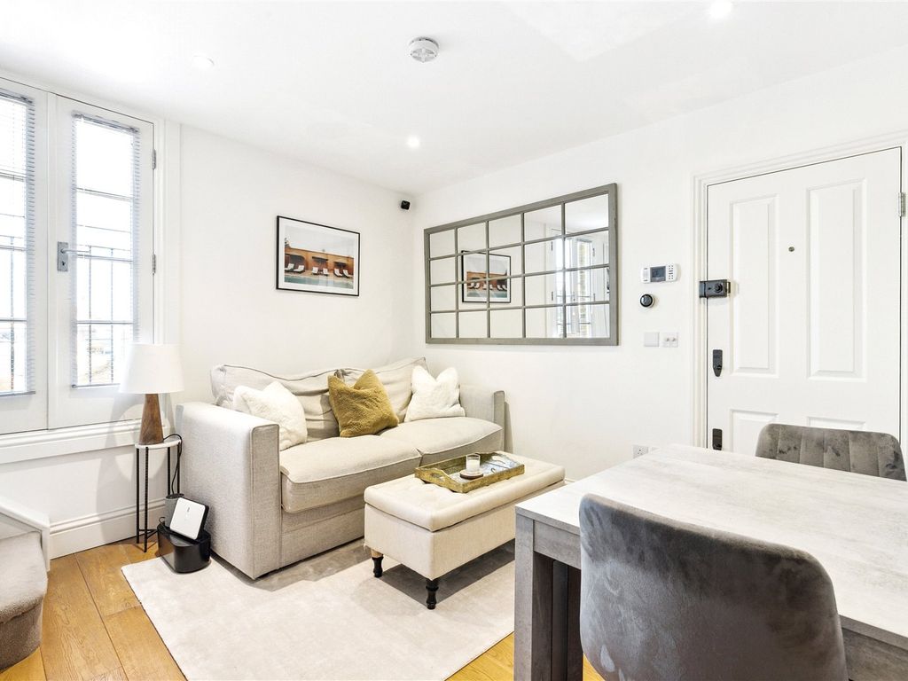 1 bed flat for sale in Parsons Green Lane, Parsons Green, London SW6