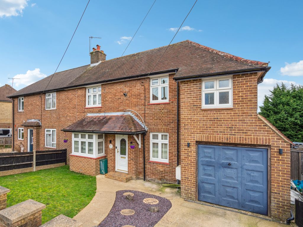 3 bed semidetached house for sale in Overdale Road, Chesham