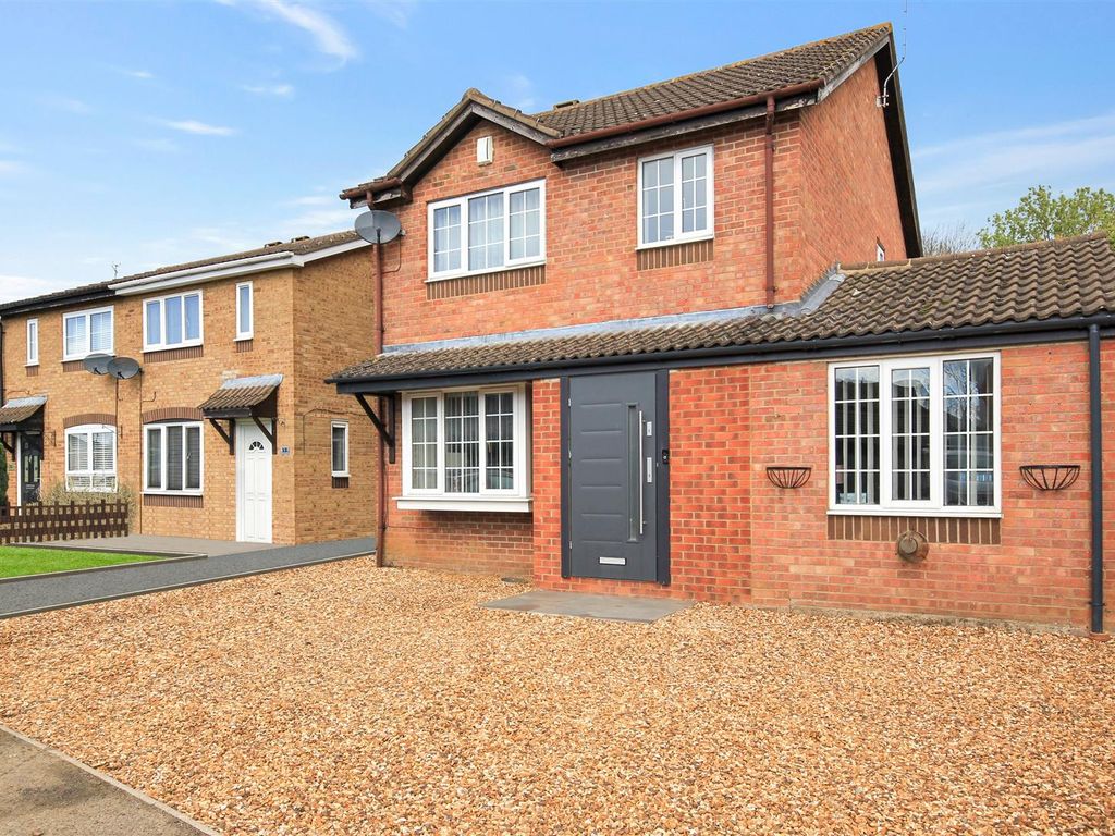 5 bed detached house for sale in Windermere Drive, Wellingborough NN8