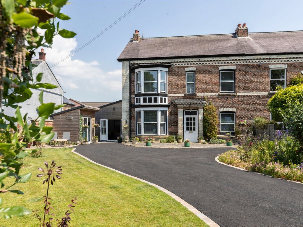 5 bed semidetached house for sale in Leeming Lane, Leeming Bar