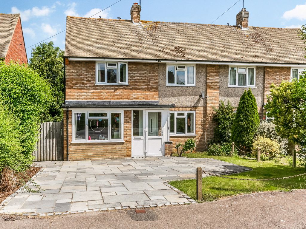 3 bed semidetached house to rent in Strathcona Avenue, Bookham