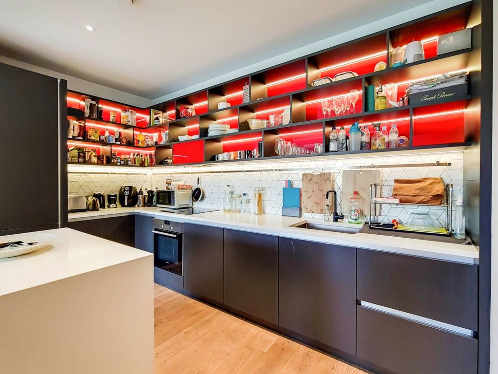 Lyell Street, Canary Wharf, London E14  