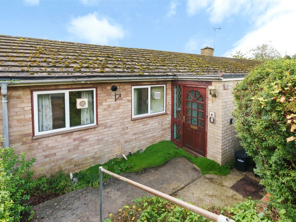 2 bed terraced house for sale in Windmill Road, North Leigh, Witney