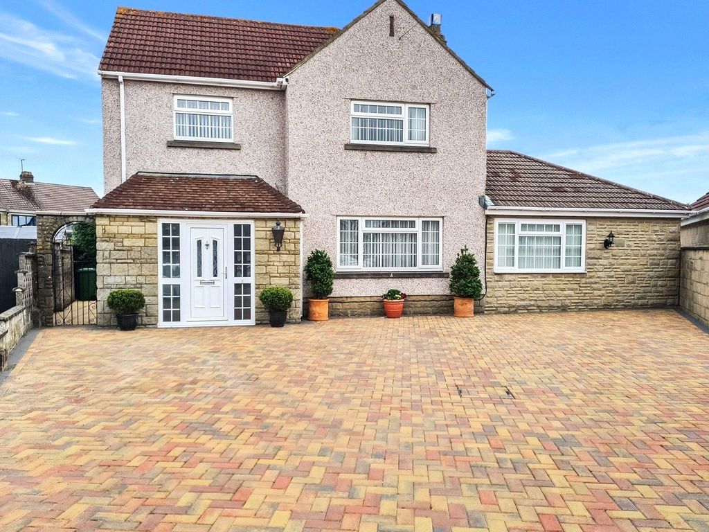 4 bed detached house for sale in Bessemer Close, Rodbourne Cheney
