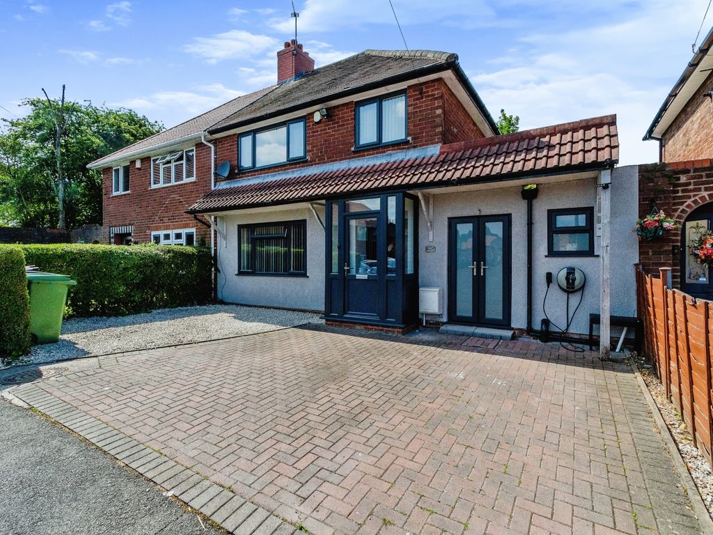 3 bed semidetached house for sale in Meredith Road, Wednesfield