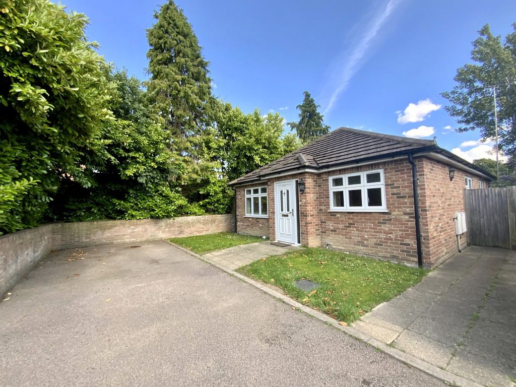 3 bed bungalow for sale in Oakley Road, Luton, Bedfordshire LU4 Zoopla