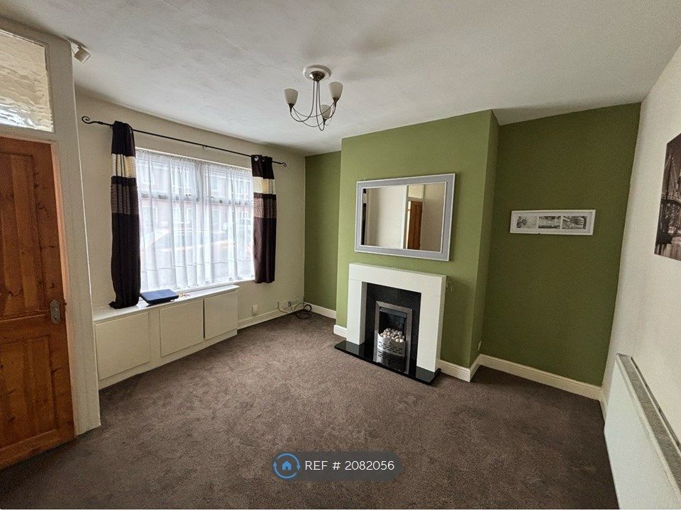 2 bed terraced house to rent in Clifford Street, Eccles, Manchester M30