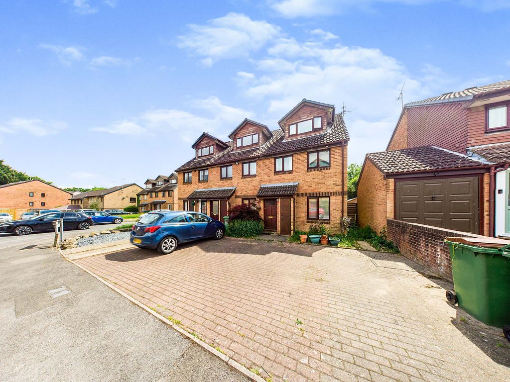 2 bed for sale in Manor Fields, Horsham RH13 Zoopla
