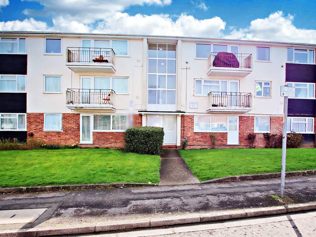 3 bed flat for sale in Stratfield Road, Borehamwood WD6, £325,000 Zoopla