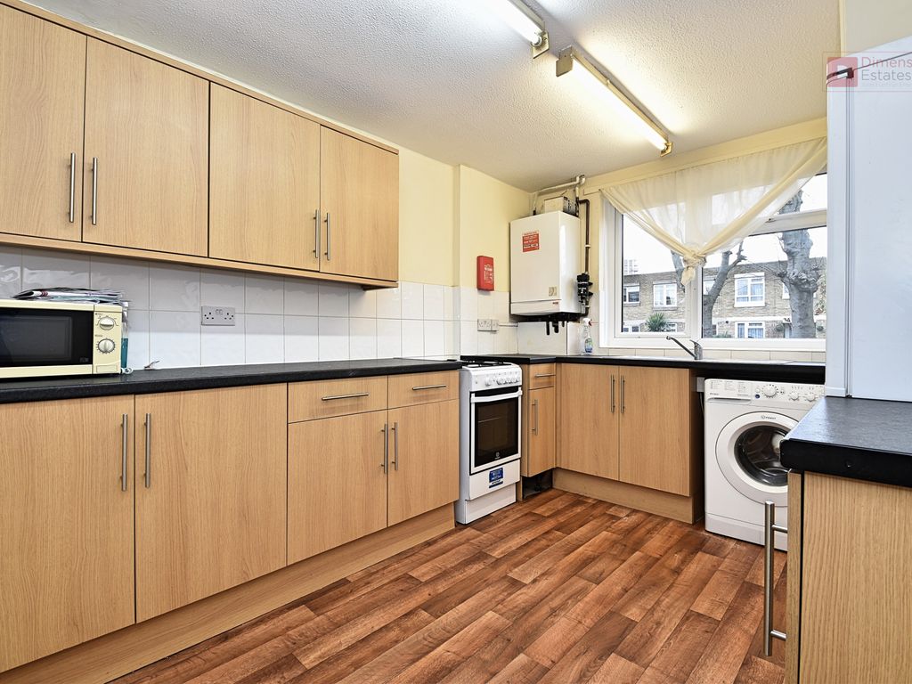 3 bed terraced house to rent in Abbotsbury Close, Abbey Lane, Stratford