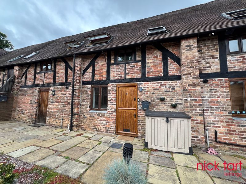 2 bed barn conversion to rent in King Charles Barns, Church Street