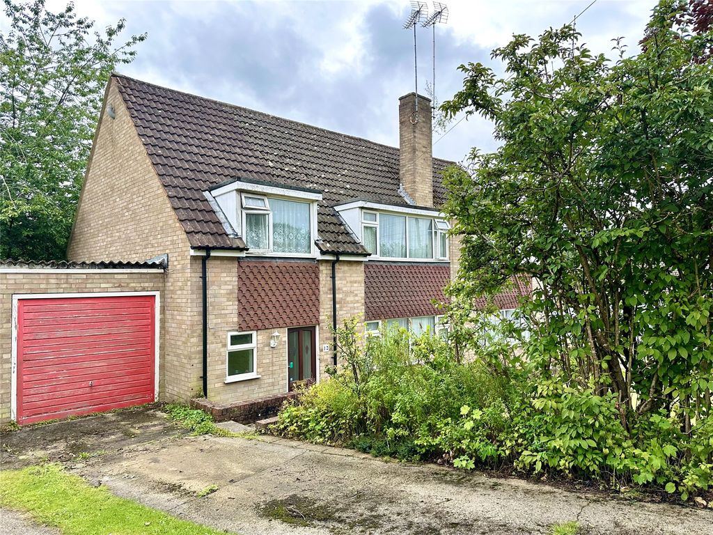 4 bed semidetached house for sale in Chiltern Road, Sandhurst