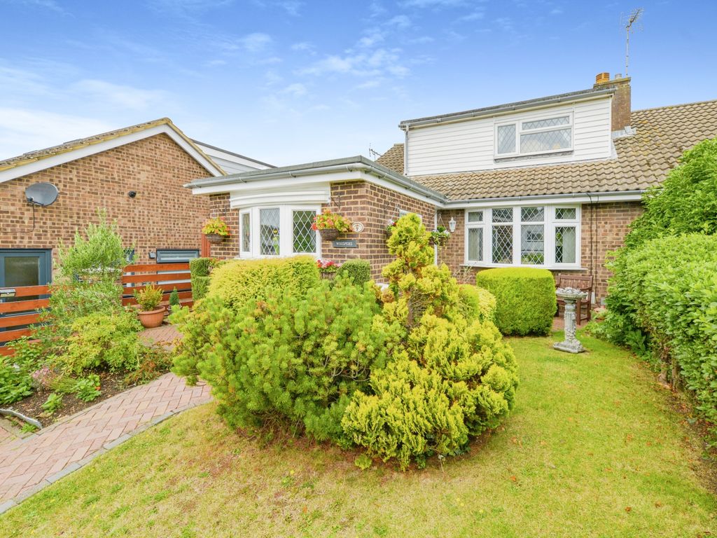 3 bed bungalow for sale in Headingley Close, Stevenage SG1, £525,000