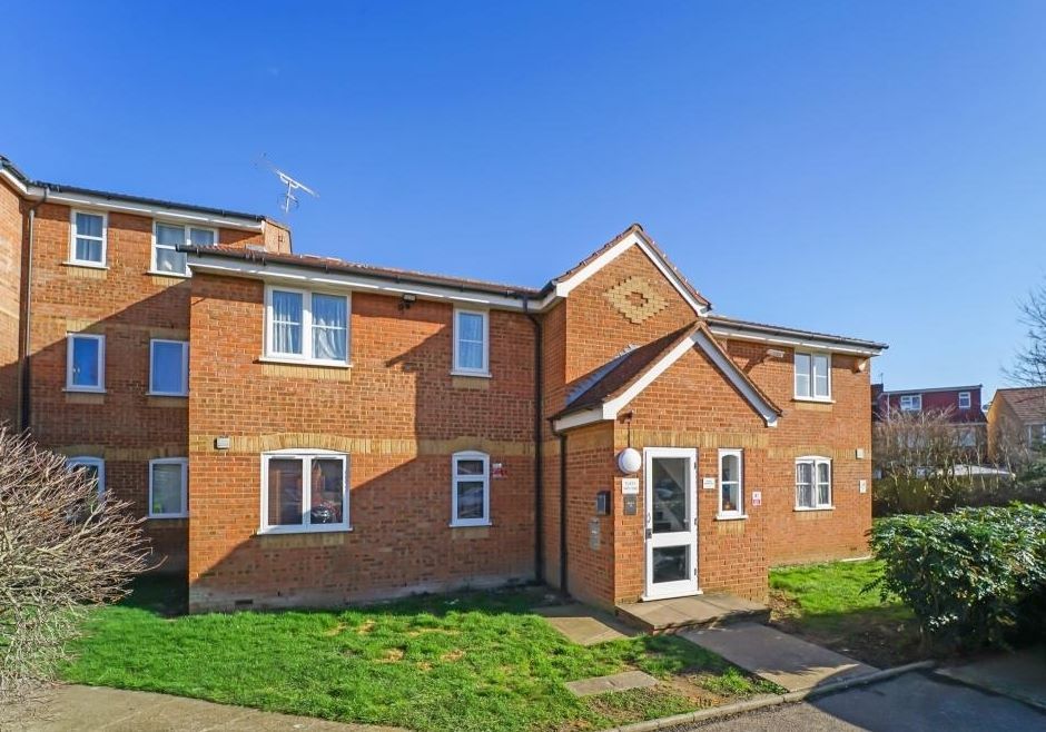 2 bed flat for sale in 345 Redford Close, Feltham, Middlesex TW13 Zoopla