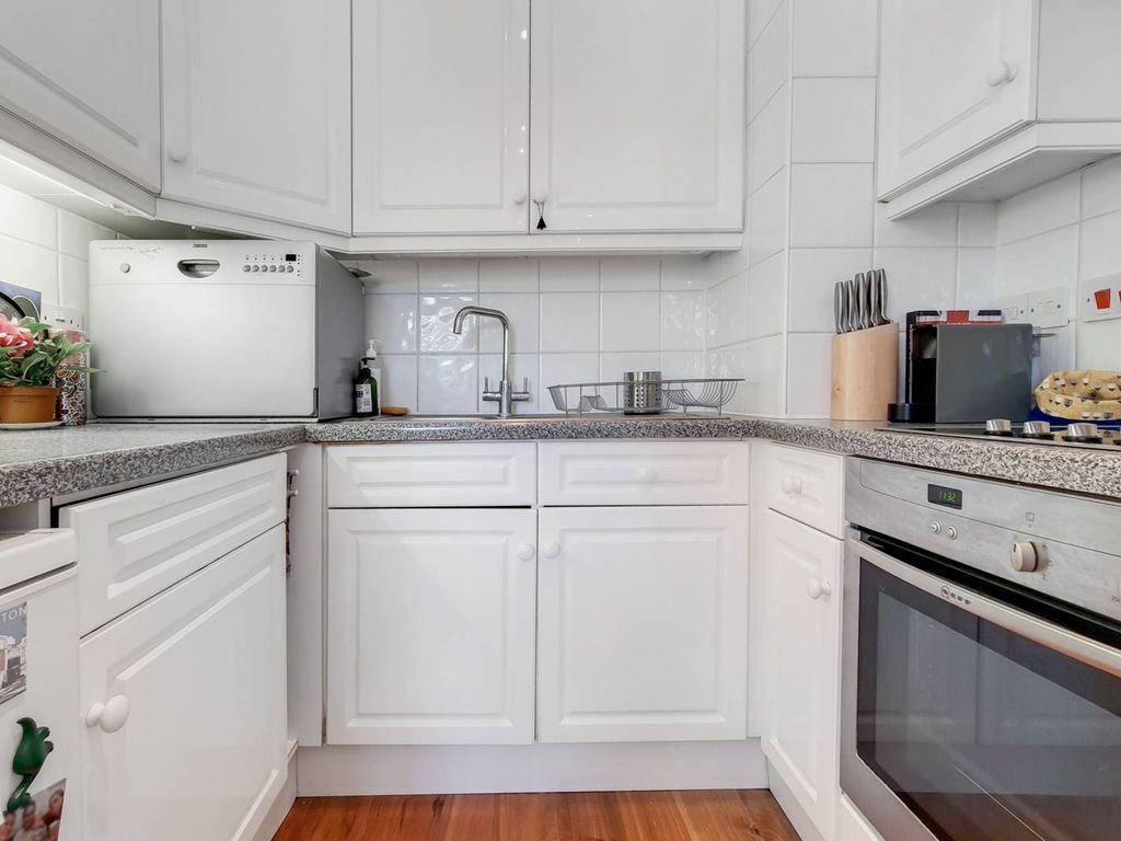 Cromwell Road London, Earls Court, London SW5  