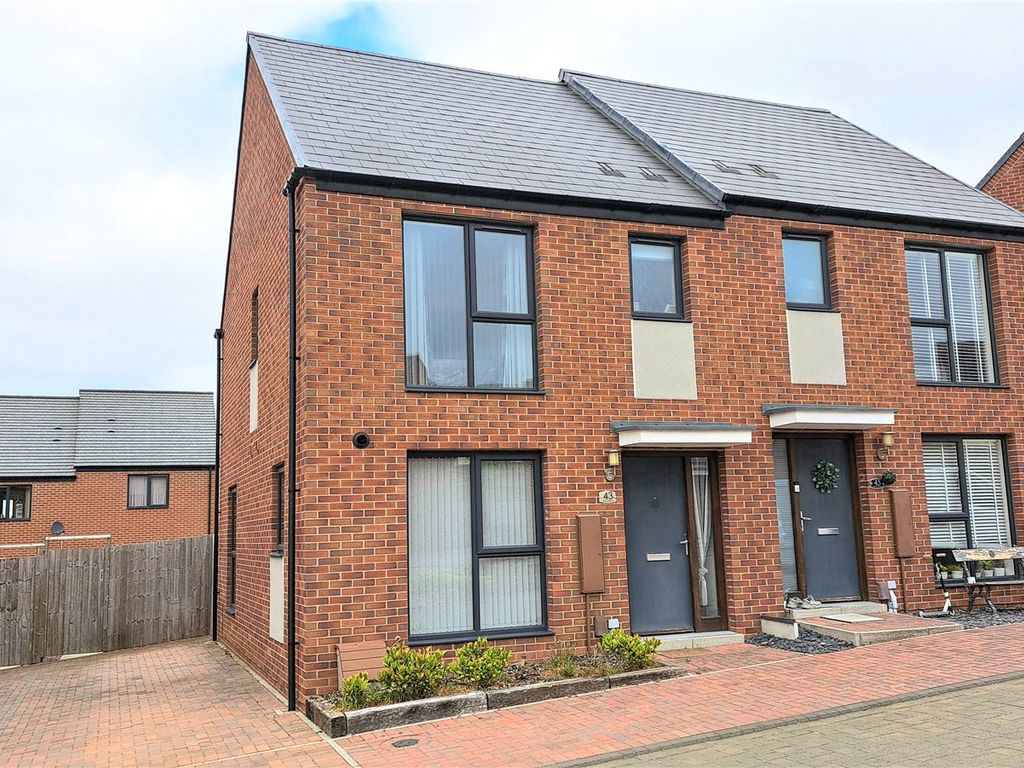 3 bed semidetached house to rent in Hendy Avenue, Ketley, Telford