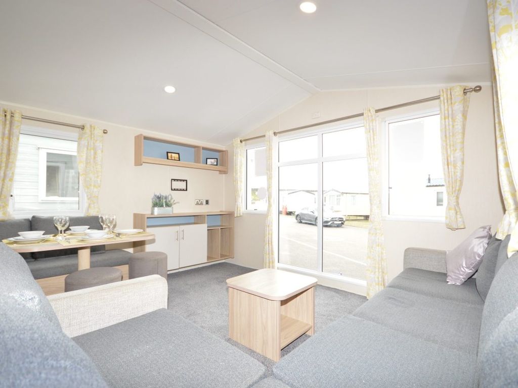 3 bed property for sale in Hythe Road, Dymchurch, Romney Marsh TN29, £