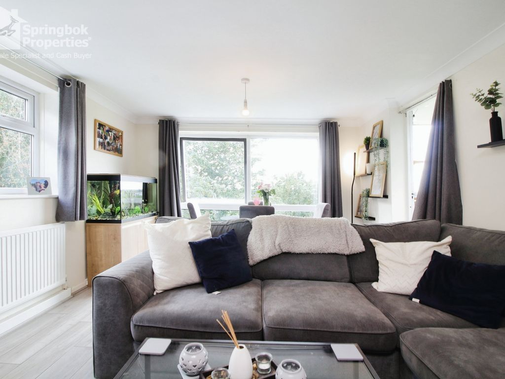 2 bed flat for sale in Elm Court, Elm Green Close, Worcester, Hereford And Worcester WR5, £