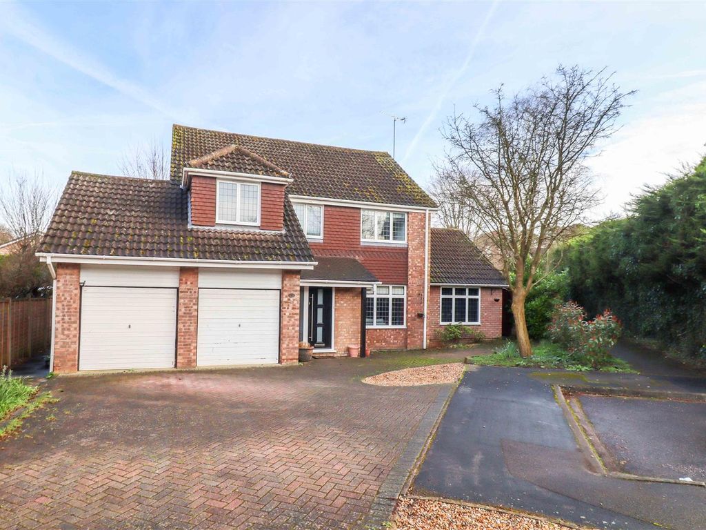 4 bed detached house for sale in Tavistock Road, Fleet GU51, £800,000
