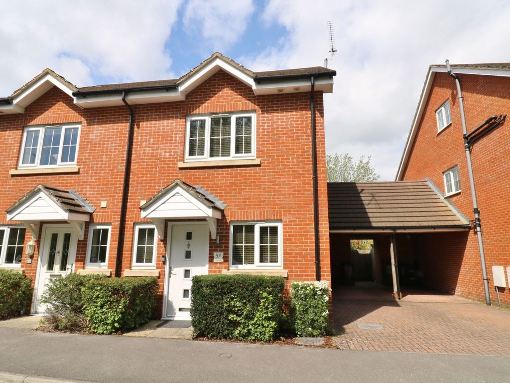 4 bed semidetached house for sale in Hindmarch Crescent, Hedge End