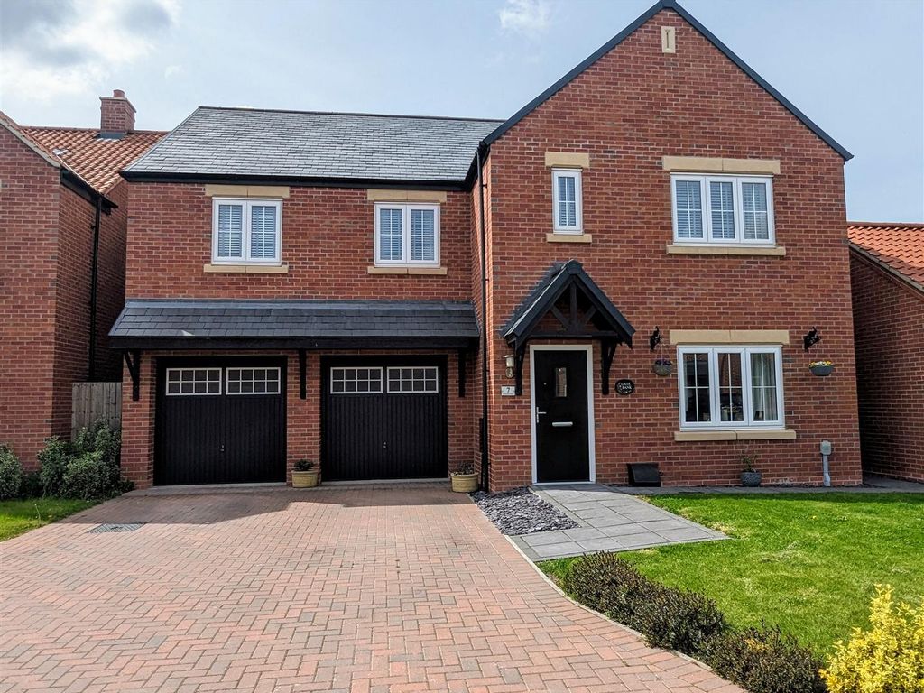 6 bed detached house for sale in Frederick Close, SuttonOnTrent
