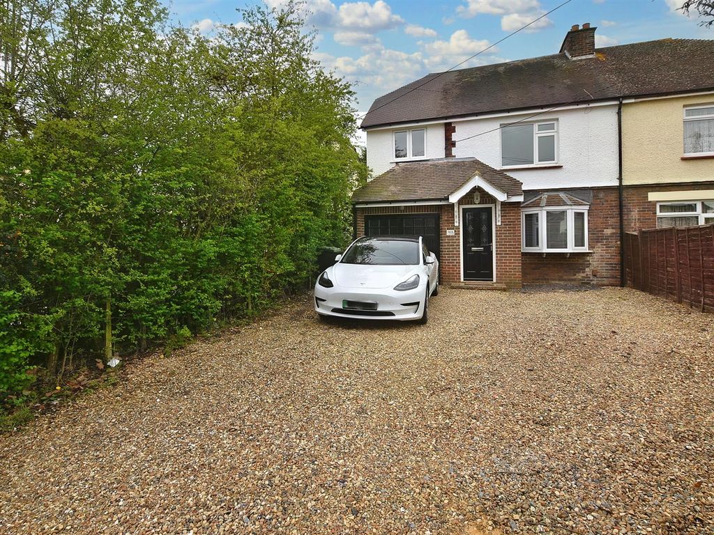 4 bed semidetached house for sale in Lunsford Lane, Larkfield