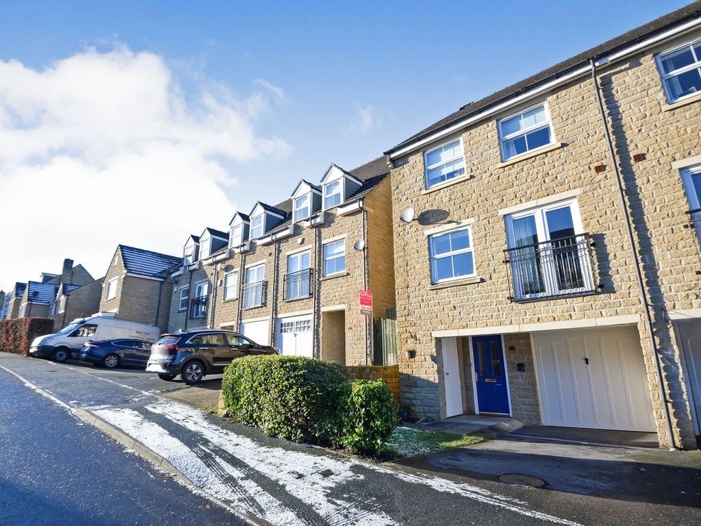 4 bed end terrace house for sale in Oberon Way, Cottingley, Bingley