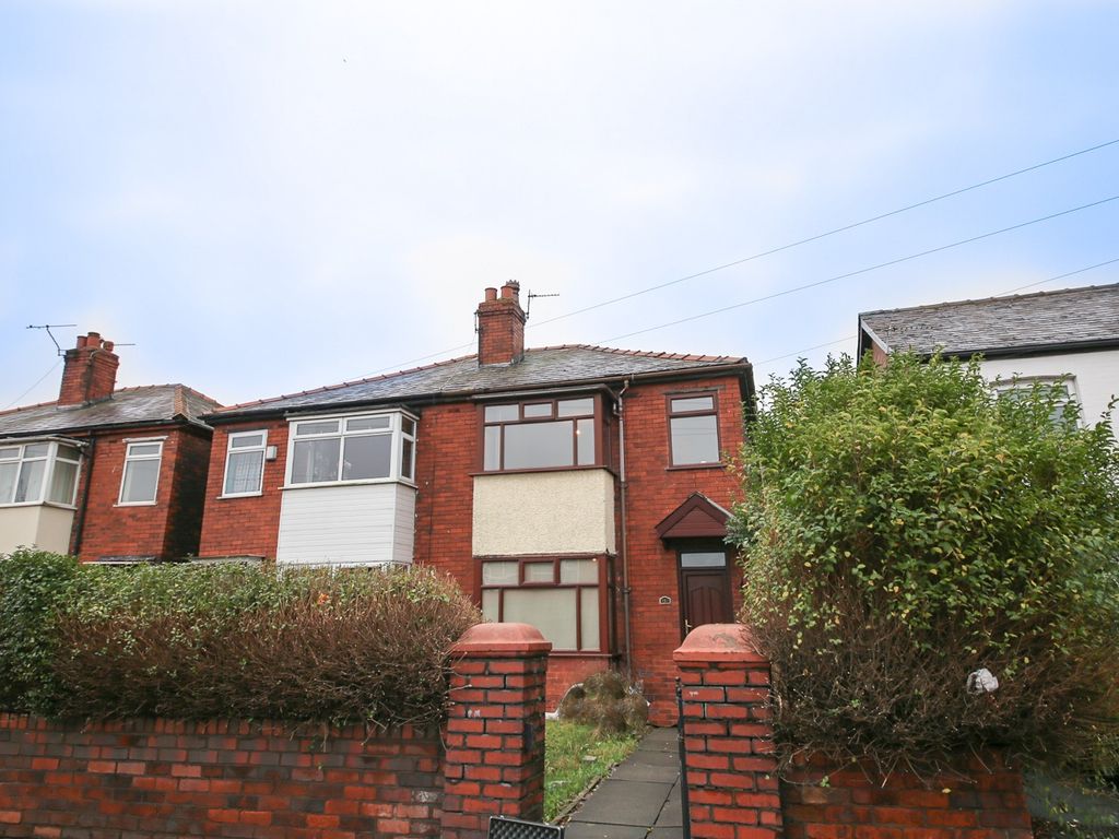 3 bed semidetached house to rent in Poolstock, Wigan, Lancashire WN3