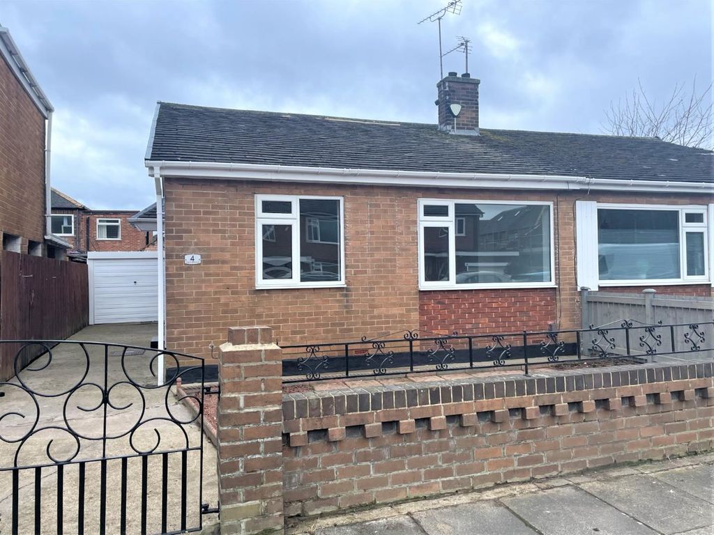 2 bed semidetached bungalow for sale in Trent Avenue, Thornaby