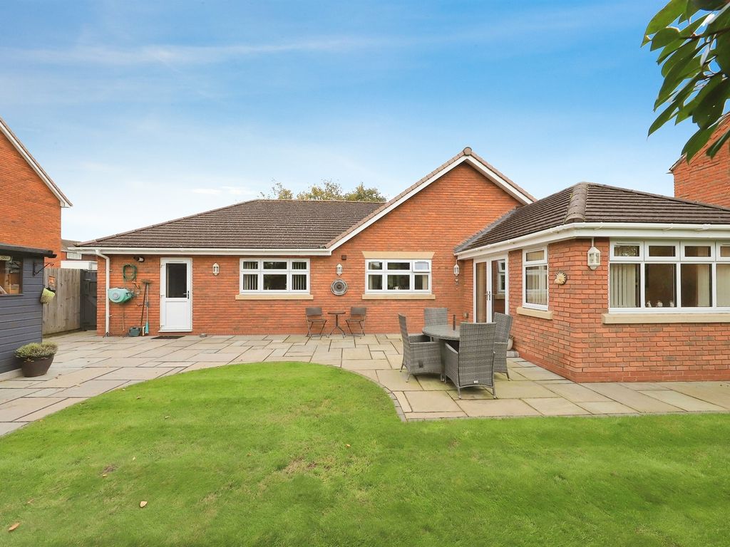 3 bed detached house for sale in Lawn Lane, Coven, Wolverhampton WV9, £