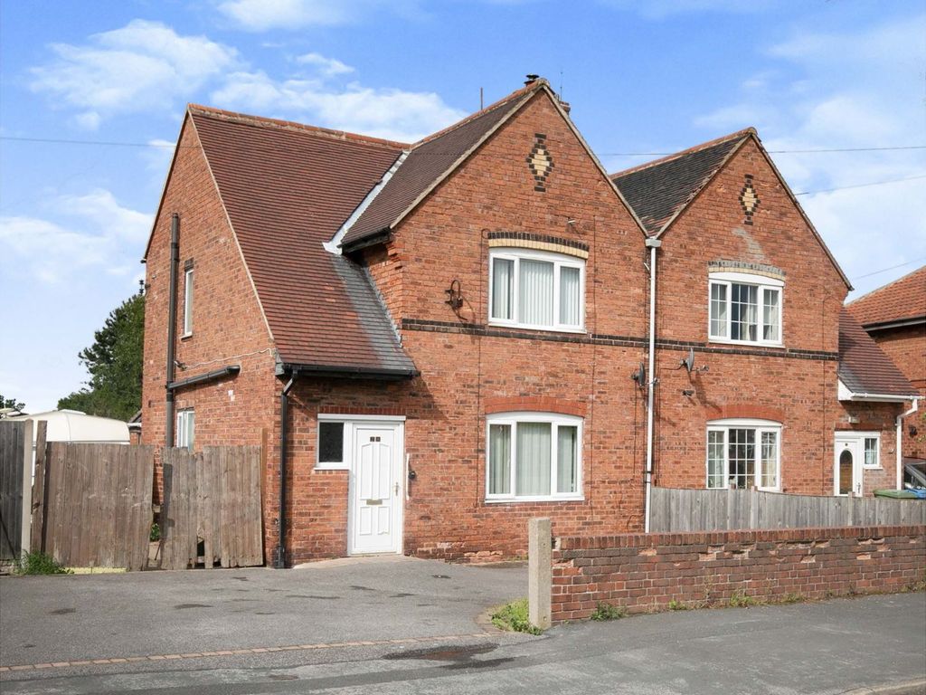 3 bed semidetached house for sale in Galway Road, Harworth, Doncaster