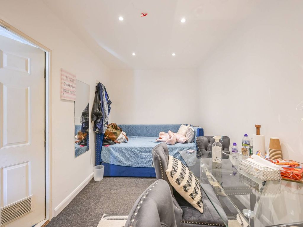 3 bed property for sale in Badminton Mews, Silvertown, London E16, £