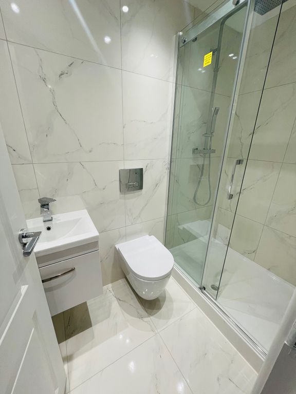 1 bed flat to rent in Balham High Road, London SW12, £1,600 pcm Zoopla