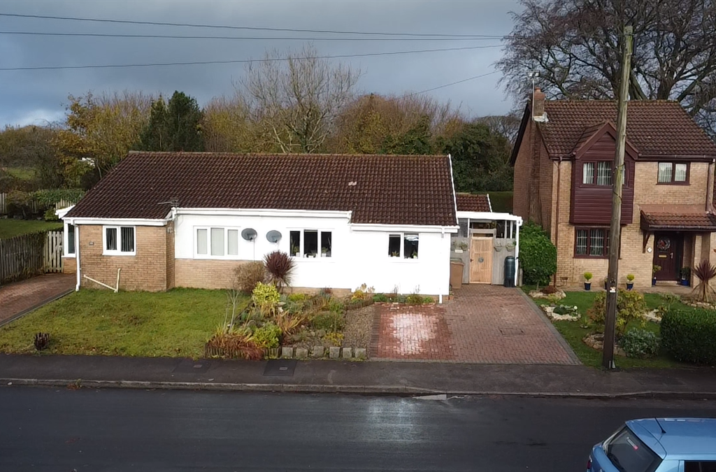 2 bed bungalow for sale in Beaumaris Way, Grove Park, Blackwood NP12