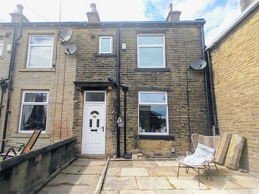 2 bed end terrace house for sale in Clayton Lane, Clayton, Bradford