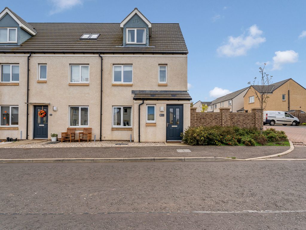 4 bed end terrace house for sale in 8 Old Row, Wallyford, East Lothian