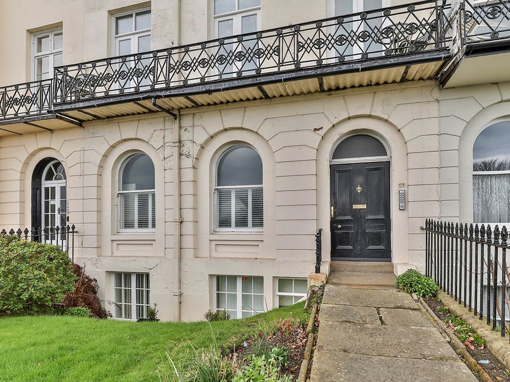 2 bed flat to rent in Esplanade, Scarborough, North Yorkshire YO11 Zoopla