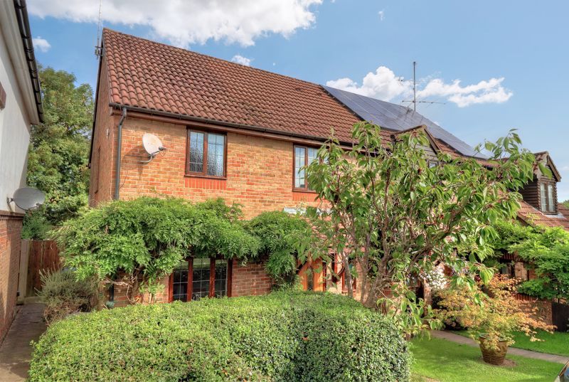 3 bed semidetached house for sale in Ivy Place, Lane End, High